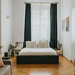 Apartament S18 *